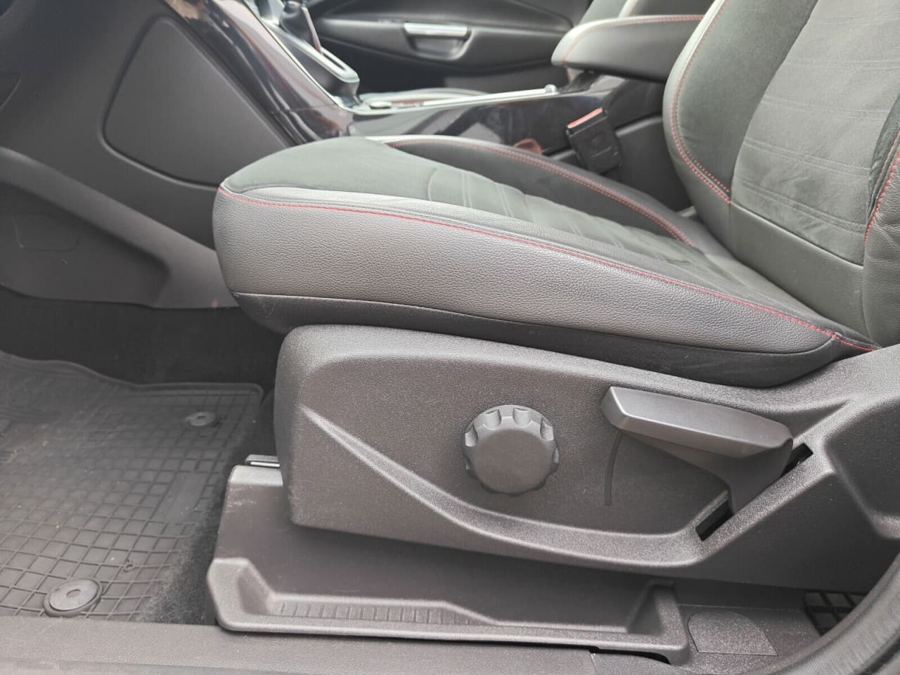Ford Kuga - zdjęcie 13
