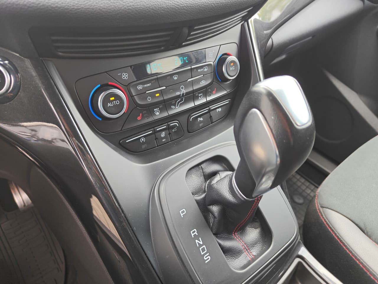 Ford Kuga - zdjęcie 16